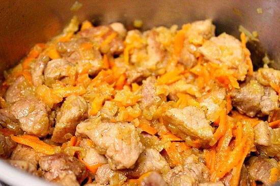 Тушеный картофель с мясом в кастрюле - 5 вкусных рецептов с пошаговыми фото