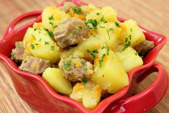 Тушеный картофель с мясом в кастрюле - 5 вкусных рецептов с пошаговыми фото