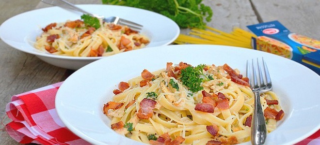 паста с курицей и беконом