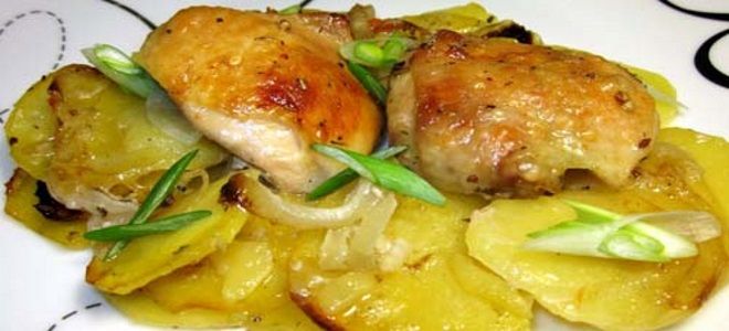 запеченный картофель с бедрами на сковороде