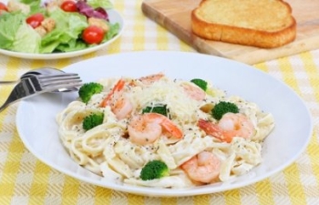 Как приготовить вкусную пасту с кремом и креветками?