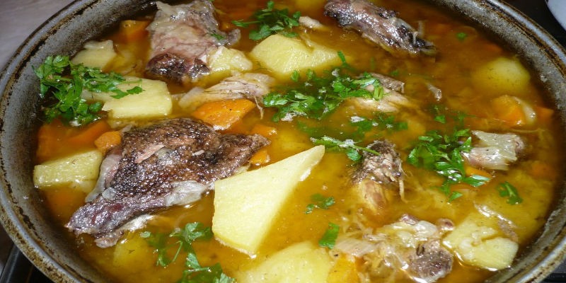 Картофель тушеный с куропаткой