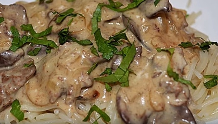 печень с грибами и сливками