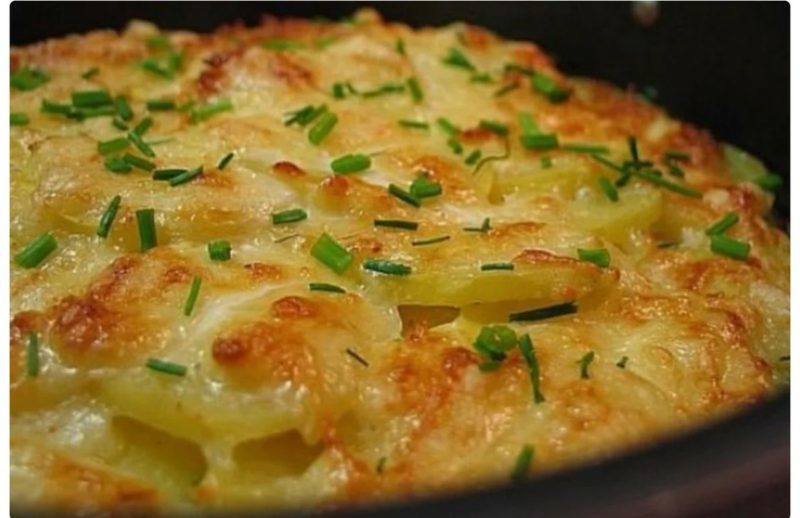 Запеченный картофель с сыром в мультиварке