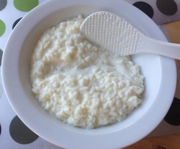 Рисовая каша с молоком в горшочке