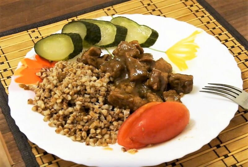 гуляш из свинины с подливкой рецепт
