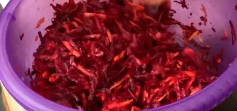 Смешиваем морковь и свеклу