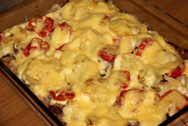 Французское мясо с помидорами и картофелем фото