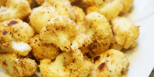 Запеченная цветная капуста с сыром и панировочными сухарями: простой рецепт