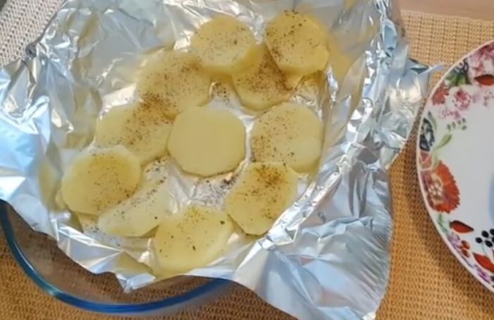 Картофель на противне