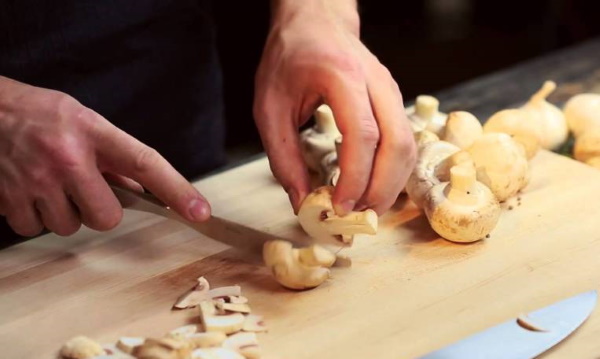 Как тушить картофель с мясом в кастрюле, мультиварке, в казане, на сковороде. Пошаговые рецепты
