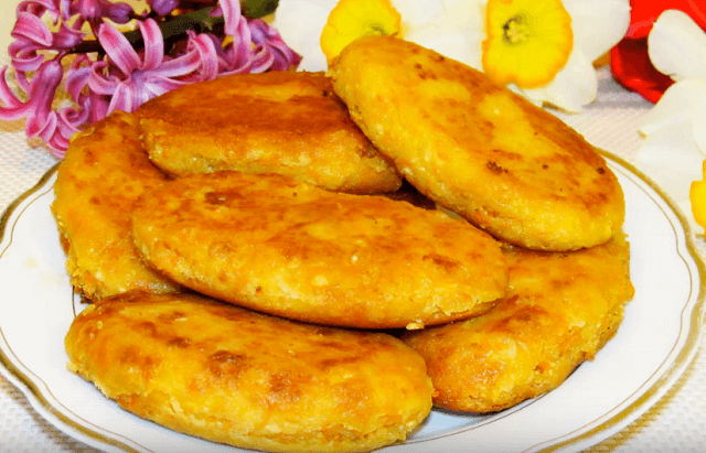 Готовые котлеты из моркови с творогом