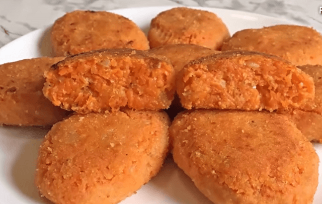 Готовые нежирные котлеты из отварной моркови