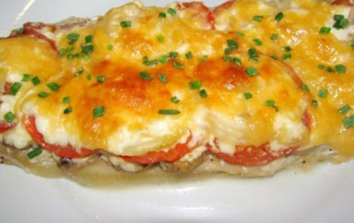 треска с помидорами и сыром