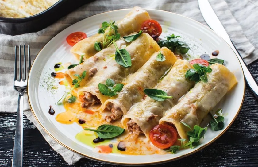 Каннеллони с курицей и грибами фото