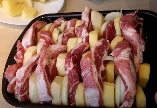 жаркое из свинины с запеченным картофелем-5