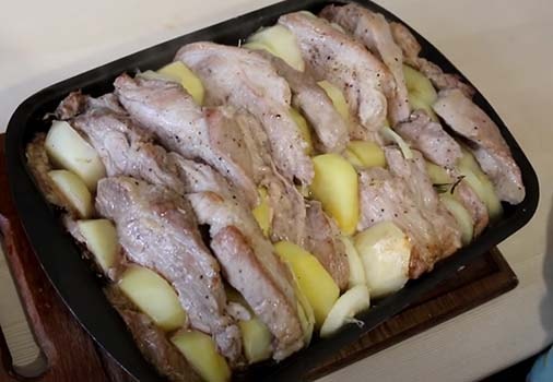 жаркое из свинины с запеченным картофелем-6