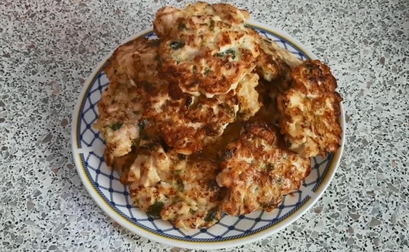 Котлеты из куриной грудки с запеченными кабачками