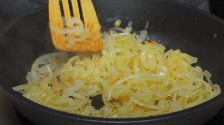 Мясо в горшочке с запеченным картофелем - 4 вкусных рецепта