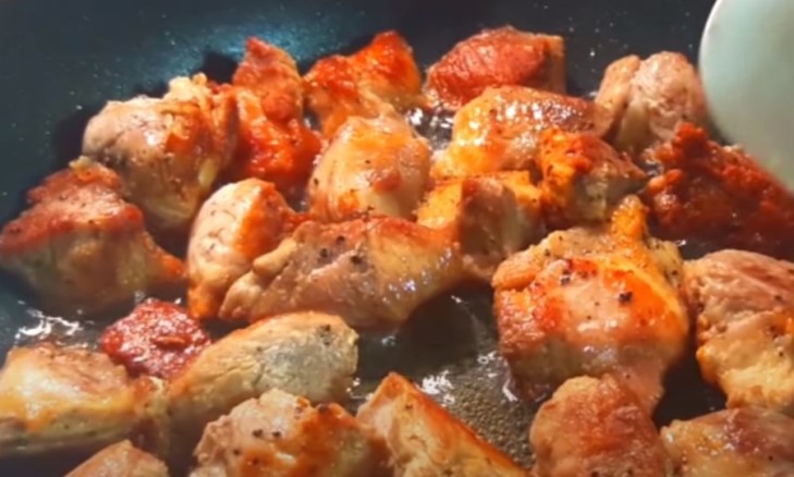 Мясо в горшочке с запеченным картофелем - 4 вкусных рецепта