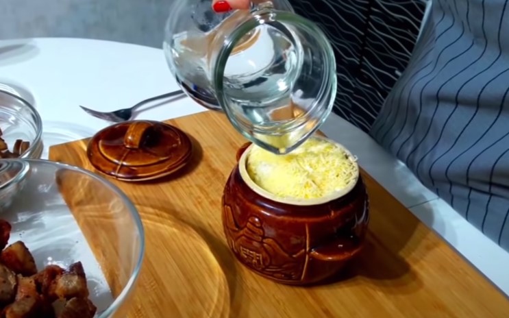 Мясо в горшочке с запеченным картофелем - 4 вкусных рецепта