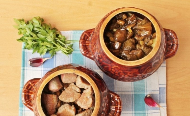 Горшки с мясом