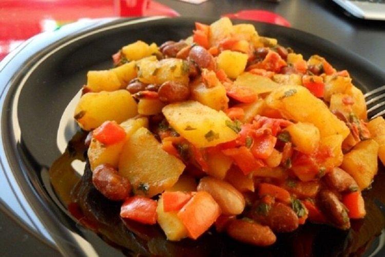 Картофель тушеный с фасолью