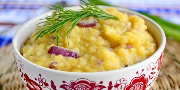 Каша гороховая с тарелкой