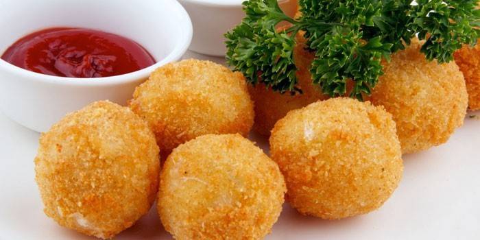 Картофельные шарики в панировочных сухарях