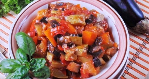 Тушеные овощи в мультиварке. Рецепты с мясом, курицей, грибами, индейкой в ​​сметане, соей, сливочным соусом, молоком